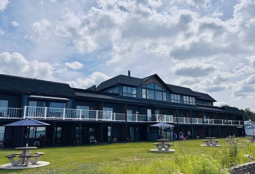 هتل The Beach Haus Resort