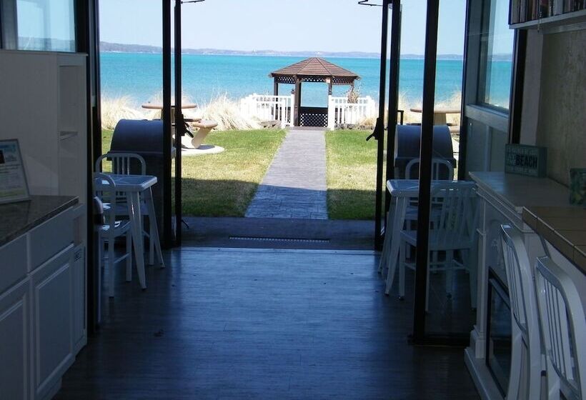 هتل The Beach Haus Resort
