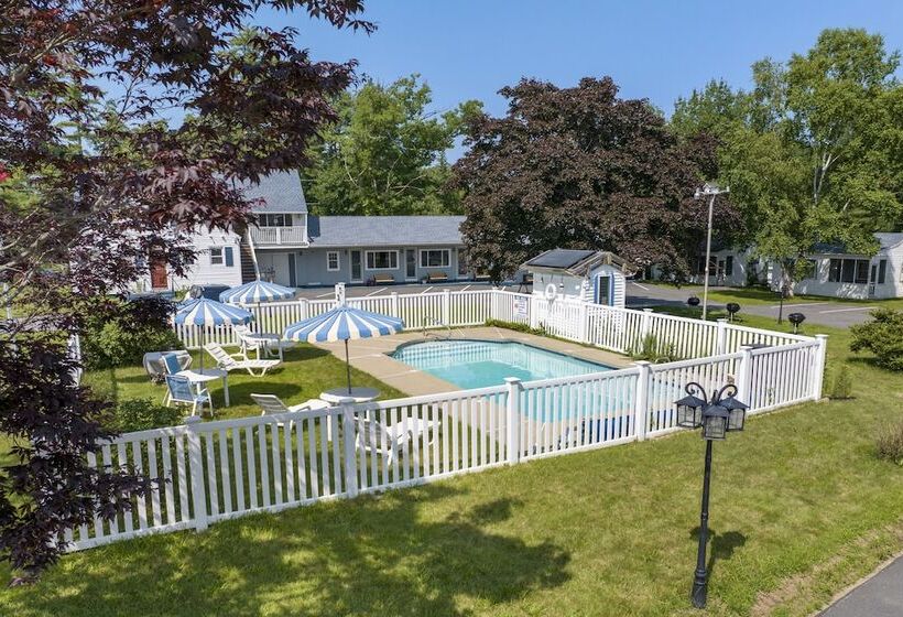 هتل The Beaches Guest Rooms And Cottages