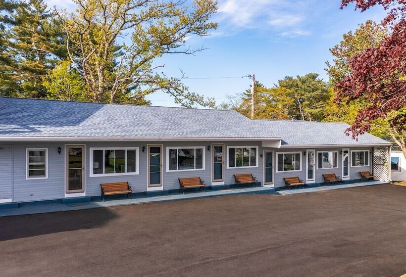 هتل The Beaches Guest Rooms And Cottages