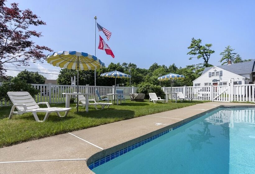 هتل The Beaches Guest Rooms And Cottages