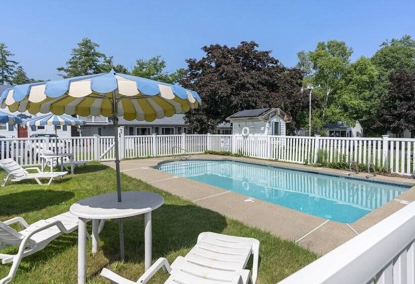 هتل The Beaches Guest Rooms And Cottages