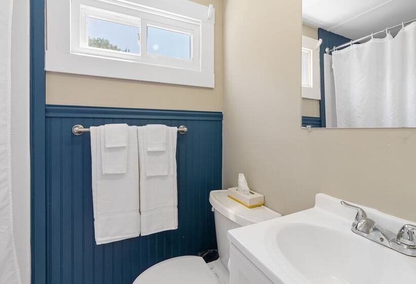 هتل The Beaches Guest Rooms And Cottages