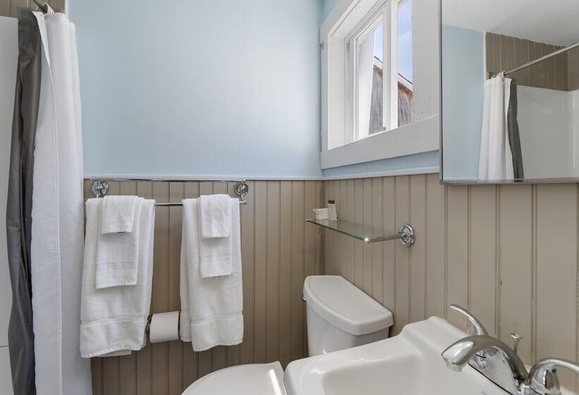 هتل The Beaches Guest Rooms And Cottages