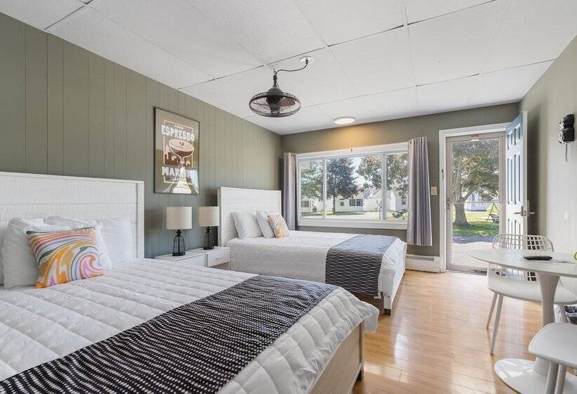 هتل The Beaches Guest Rooms And Cottages