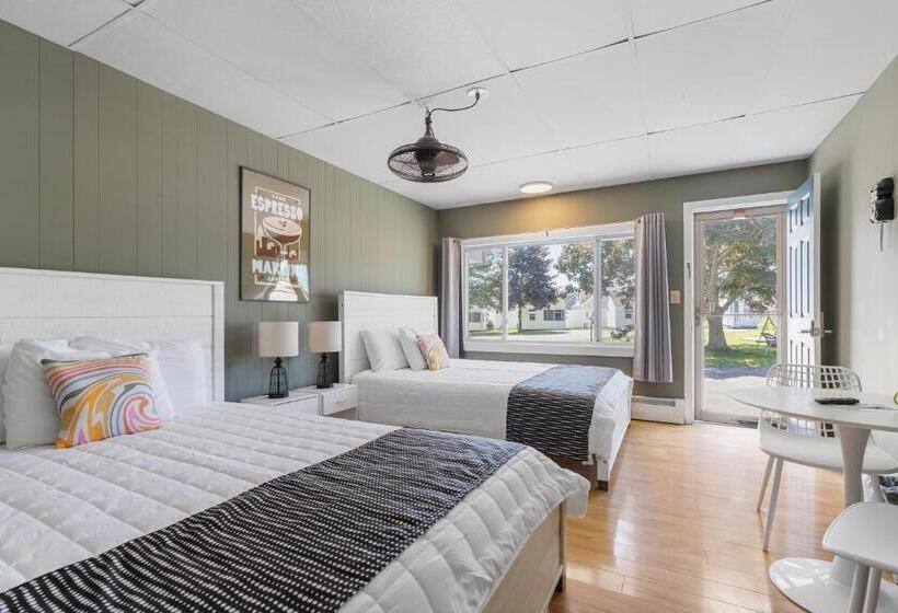 هتل The Beaches Guest Rooms And Cottages