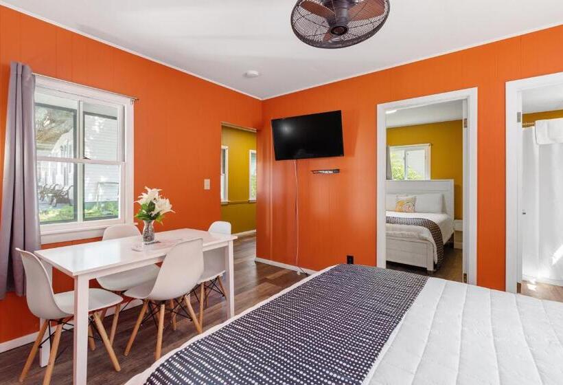 هتل The Beaches Guest Rooms And Cottages