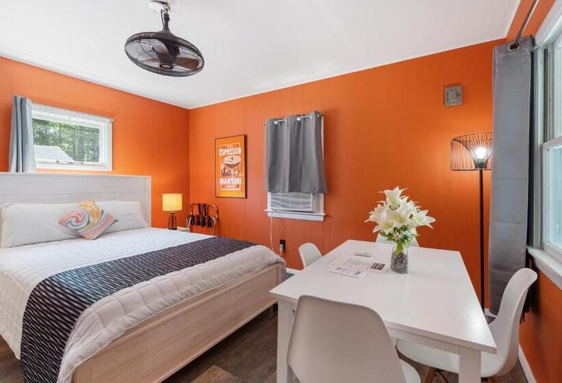 هتل The Beaches Guest Rooms And Cottages