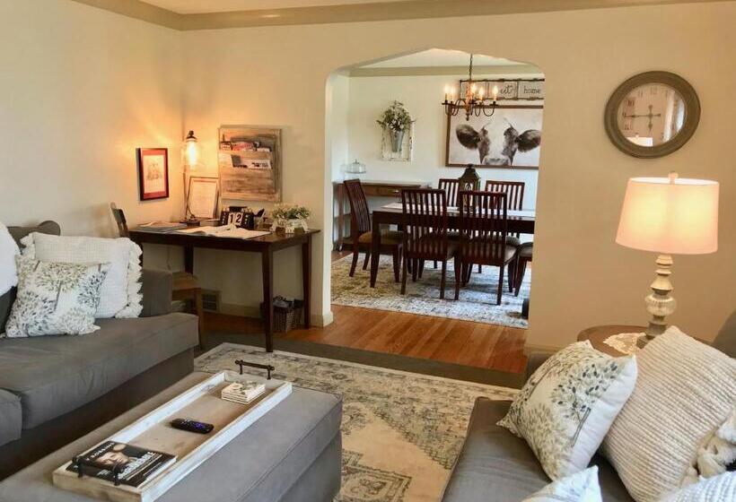 هتل The Little Italy Of Niagara Falls Bed & Breakfast