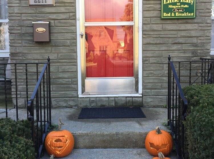 هتل The Little Italy Of Niagara Falls Bed & Breakfast