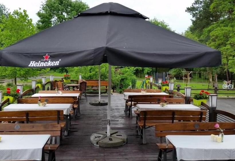 בית מלון כפרי Zajazd Pod Niedźwiedziem