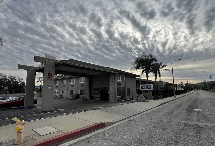 فندق Travelodge By Wyndham Fairplex Pomona