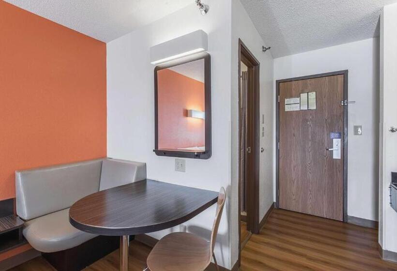 Motel 6 Omaha Central