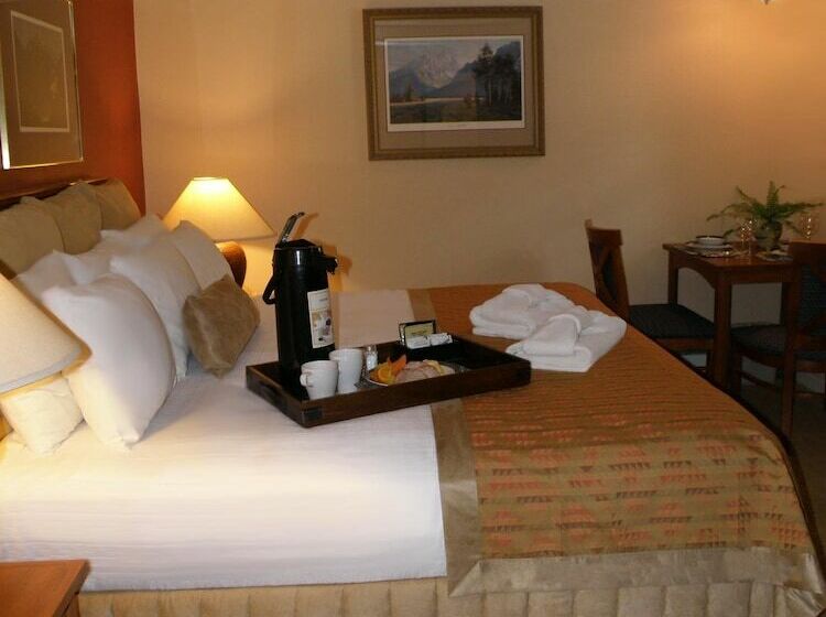 The River's Edge Motel Lodge & Resort