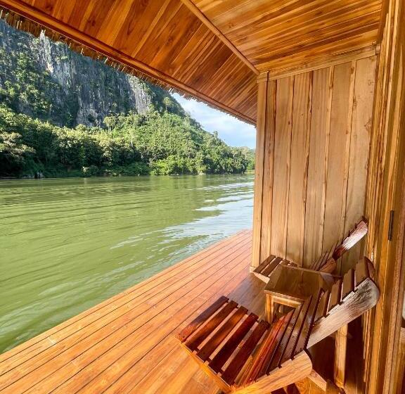 هتل Nongkhiaw The Float House