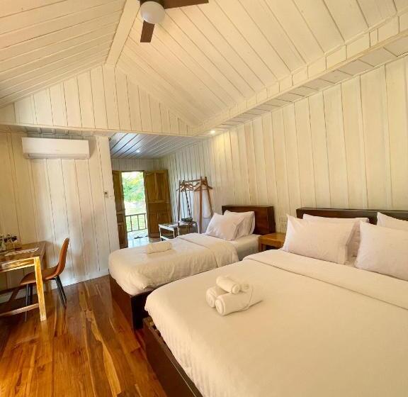 هتل Nongkhiaw The Float House