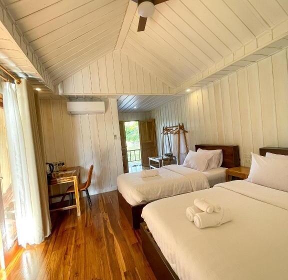 هتل Nongkhiaw The Float House