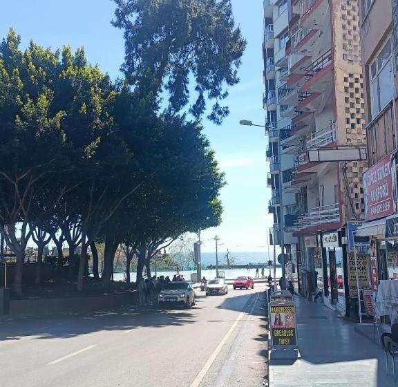 Old Town Grand Apart