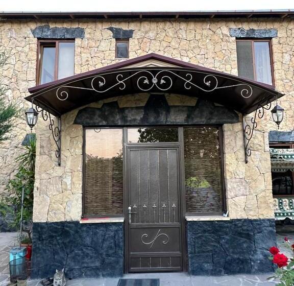 پانسیون Green Garden Guest House