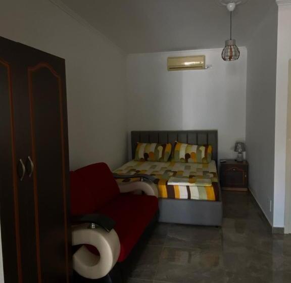 پانسیون Nini S Guesthouse