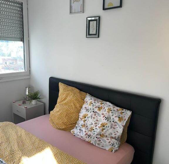 تختخواب و صبحانه Belle Chambre A Evry Proche Gare Rer