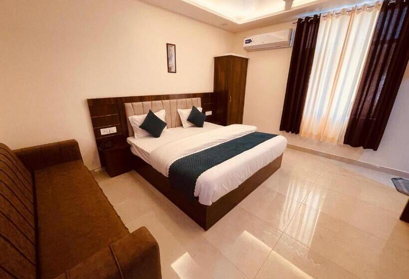 ベッドアンドブレックファースト White House   A Four Star Luxury Resort