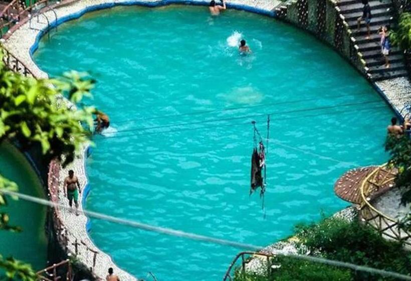 בית מלון כפרי Aar Kempty Lake Resort