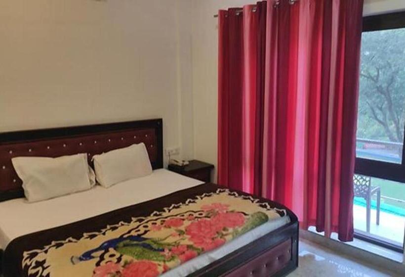 בית מלון כפרי Aar Kempty Lake Resort