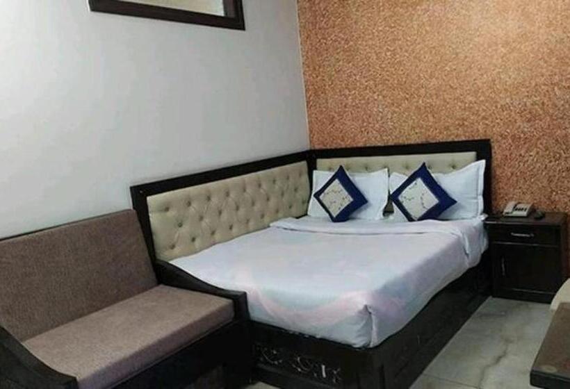 בית מלון כפרי Aar Kempty Lake Resort