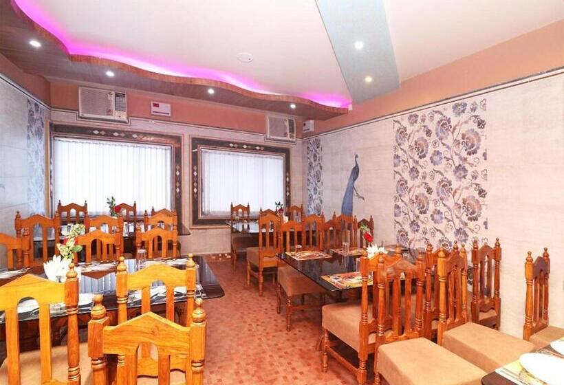 هتل Abhishek Inn