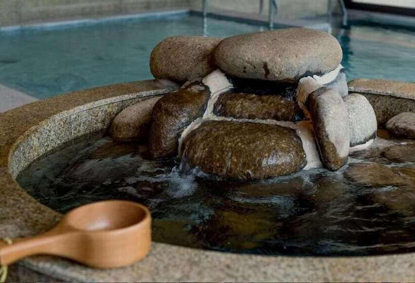 هتل Hyakumangoku Onsen