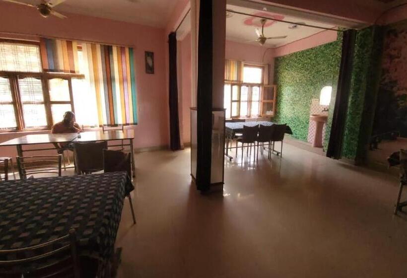 בית מלון כפרי Kailash