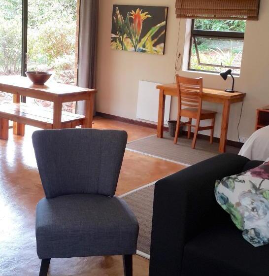 هتل Kuhestan Farm Cottages