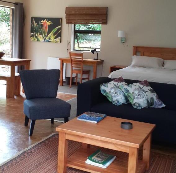 هتل Kuhestan Farm Cottages