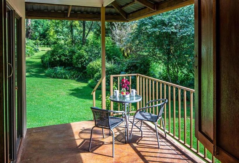 هتل Kuhestan Farm Cottages