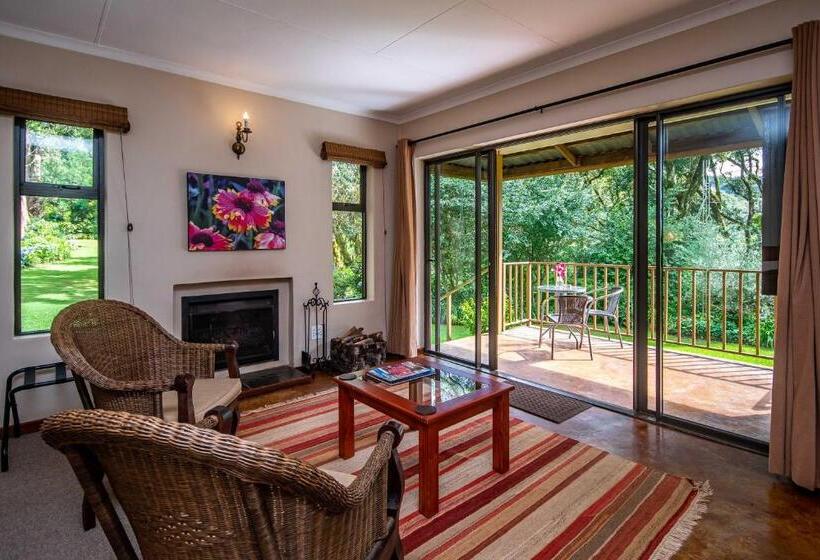 هتل Kuhestan Farm Cottages