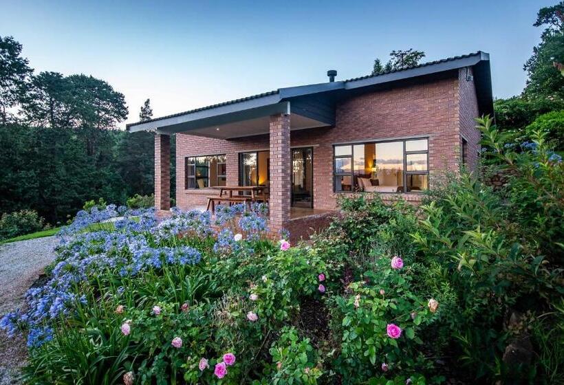 هتل Kuhestan Farm Cottages