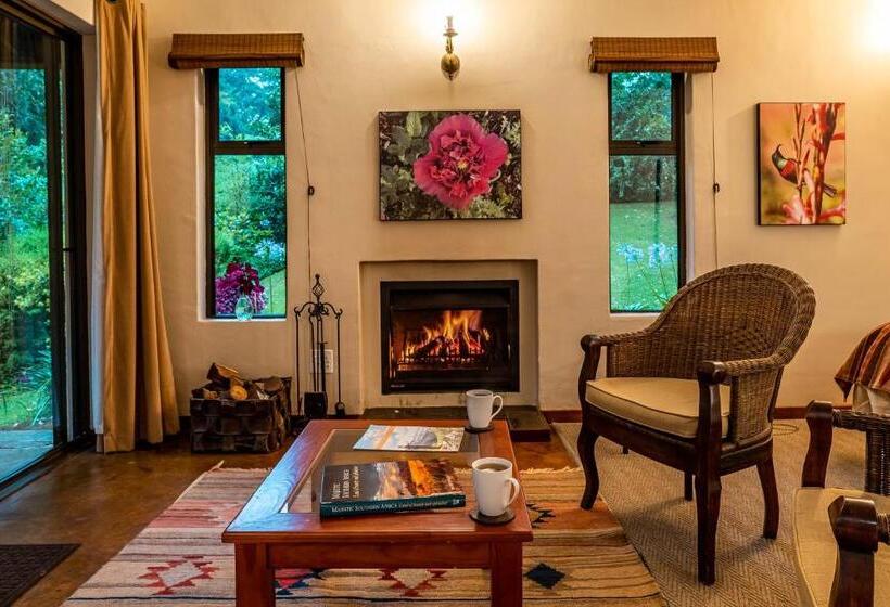 هتل Kuhestan Farm Cottages