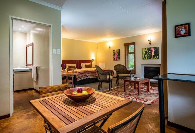 هتل Kuhestan Farm Cottages