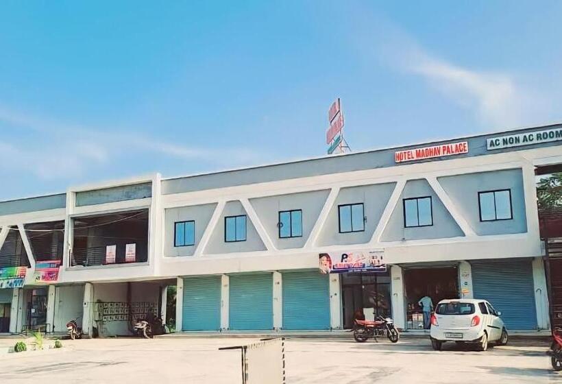 Отель Madhav Palace Guest House