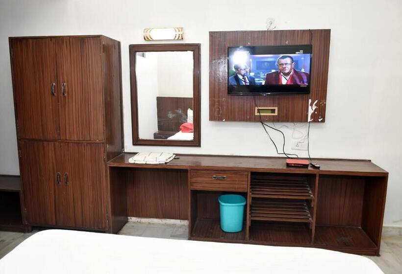 هتل Paramod Palace