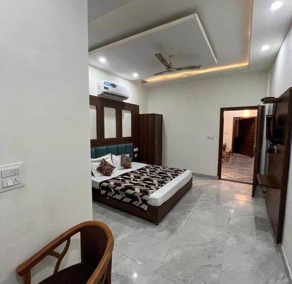 酒店 The Crown , Top Rated & Most Awarded Property In Chandigarh, Zirakpur & Tricity
