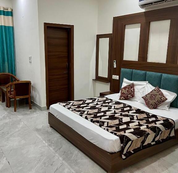 酒店 The Crown , Top Rated & Most Awarded Property In Chandigarh, Zirakpur & Tricity