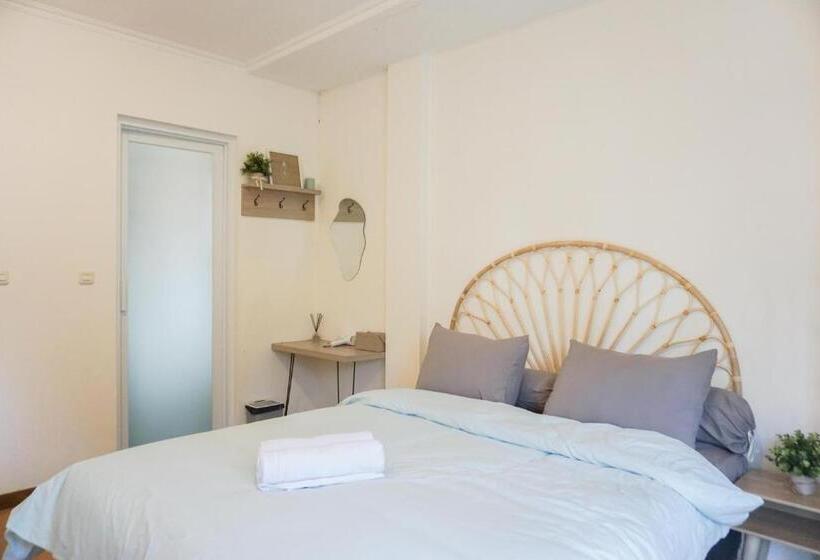 Over Easy Apartment