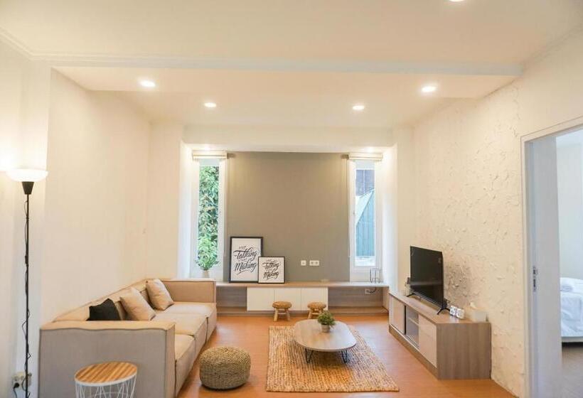 Over Easy Apartment