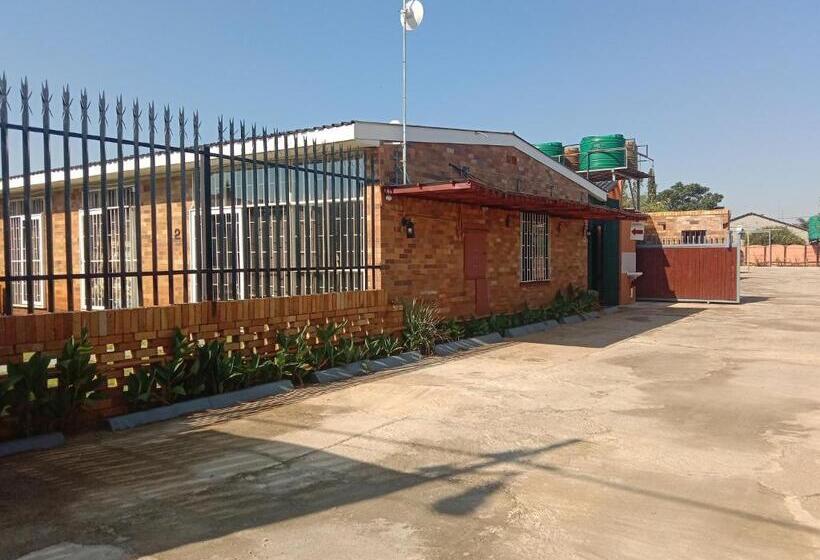 Пансион Evergreen Guest House Westonaria Town
