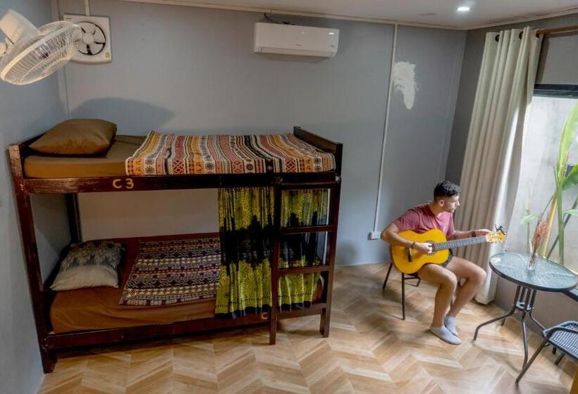 هاستل La Casa De Jardin