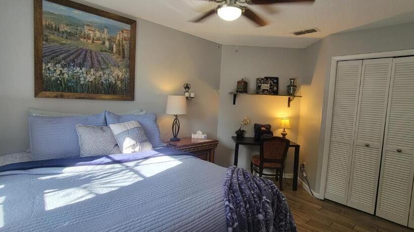 مبيت وإفطار Hollywood Room On The Lake