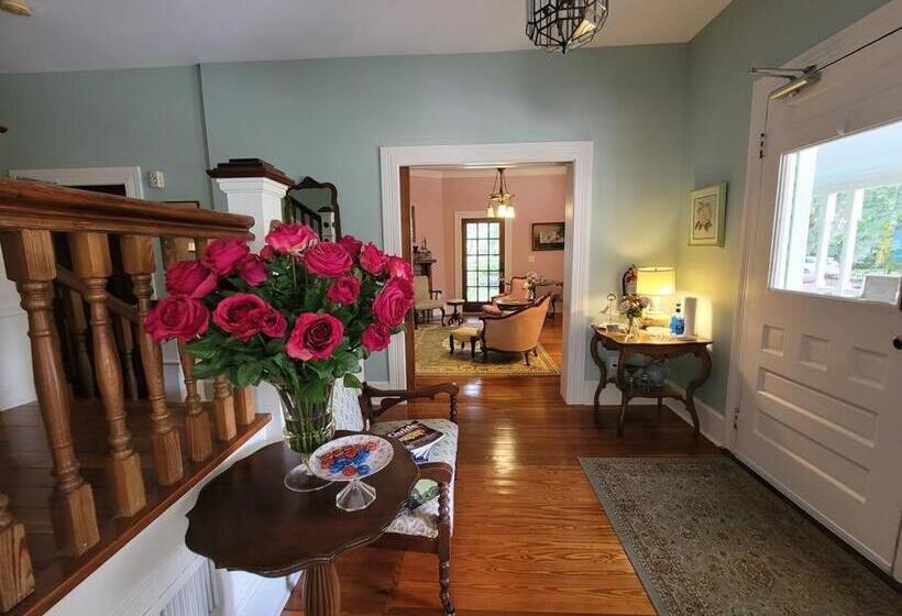 تختخواب و صبحانه Inspiration Room At Camellia Rose Inn Downtown