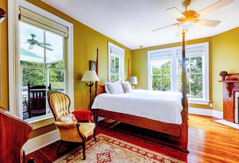 تختخواب و صبحانه Inspiration Room At Camellia Rose Inn Downtown